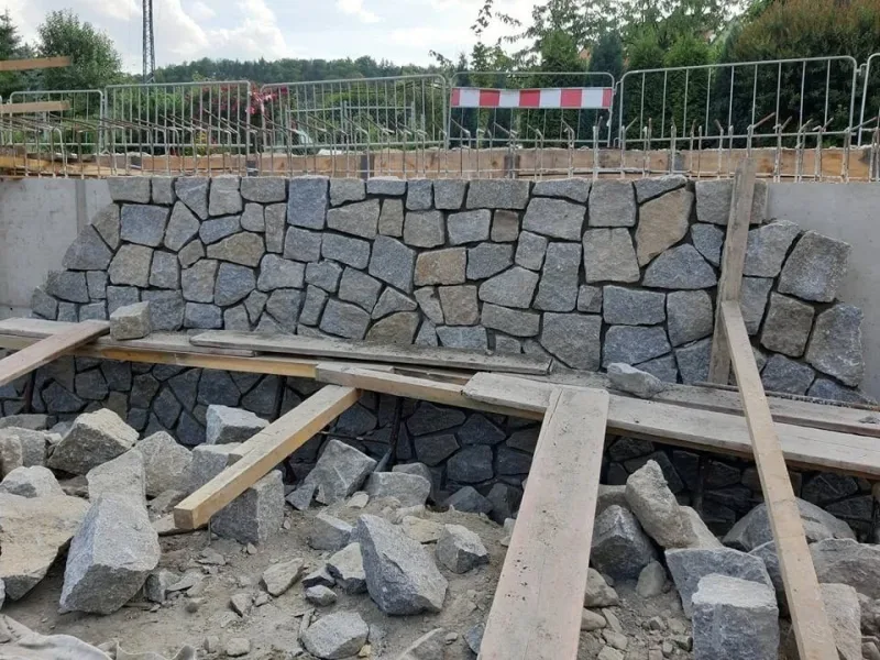 Kamenné a opěrné zdi
