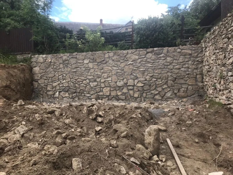Kamenné a opěrné zdi